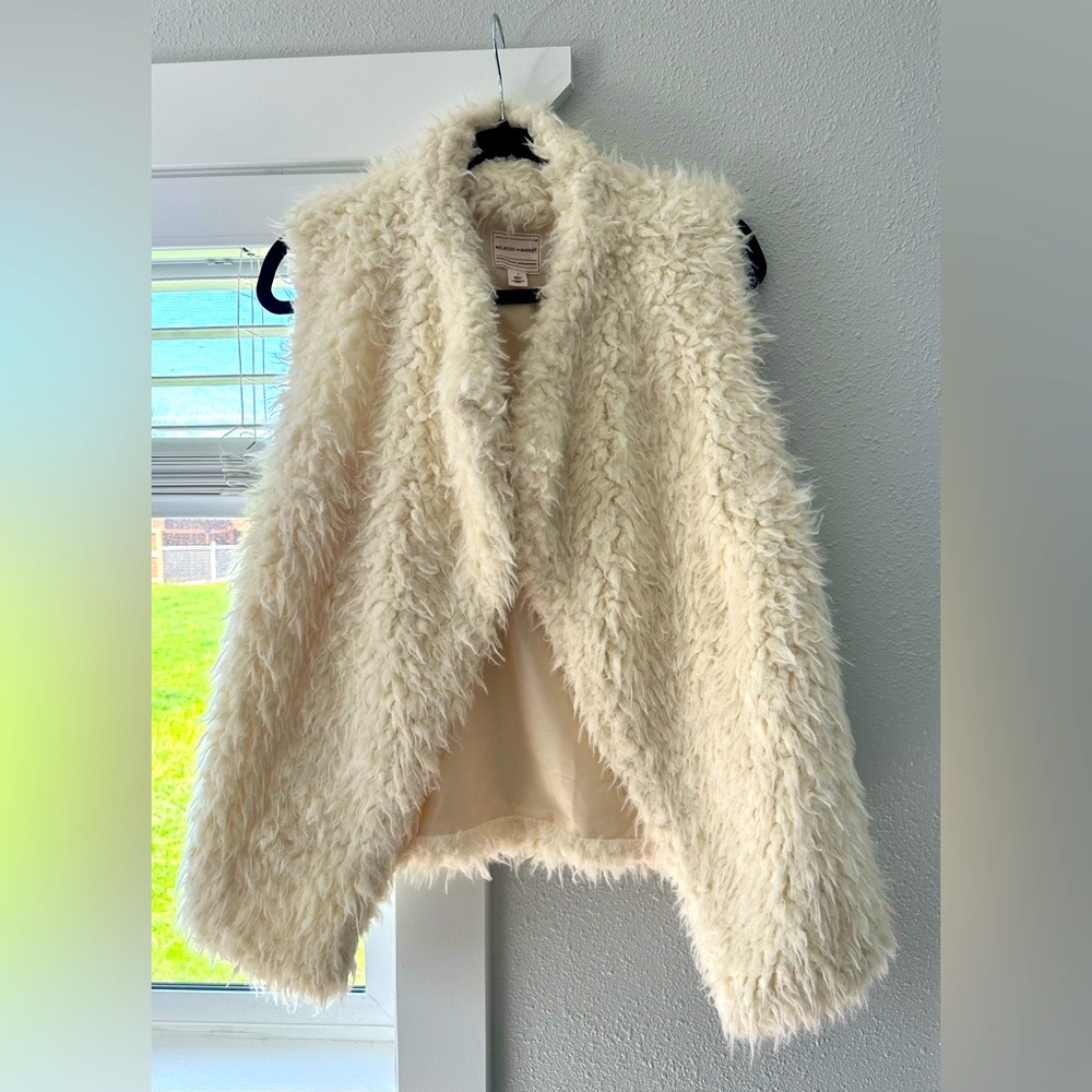 Melrose and Market Plush Vest White Size Small